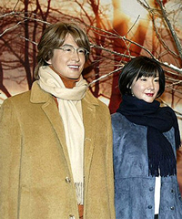 Tượng sáp Bae Yong Joon và Choi Ji Woo ra mắt khán giả