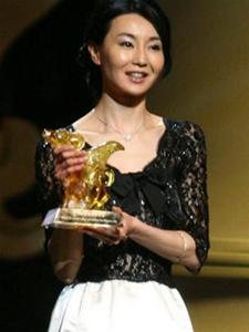 Trương Mạn Ngọc đoạt Giải thưởng cống hiến